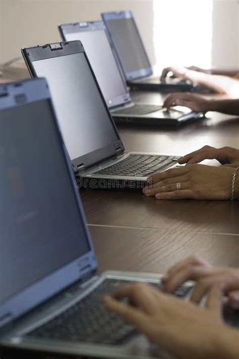 People Operating Computer 的图像结果