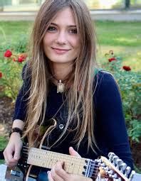 Tina Setkic, la revolución eléctrica de los clásicos - Unexpected Visit ...