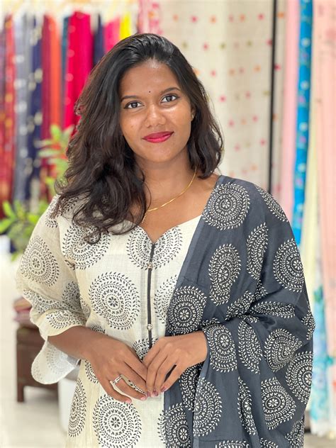 Screen Printed Chanderi Kurta With Dupatta RMLA363 – Aham Designer Boutique