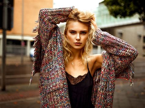 Download wallpaper sponge, the beauty, curls, Carla, Miro Hofmann ...