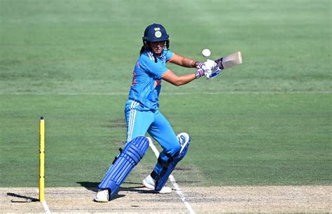 Annabel Sutherland has the last laugh after Harmanpreet Kaur smashes ...