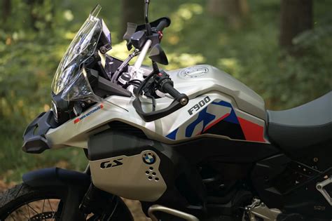 Confronto tra moto BMW F 700 GS 2017 VS. BMW F 900 GS Adventure 2025