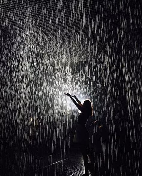 好神奇！创意雨屋下大雨不撑伞却淋不湿|雨屋|下雨不撑伞|创意设计_新浪时尚_新浪网