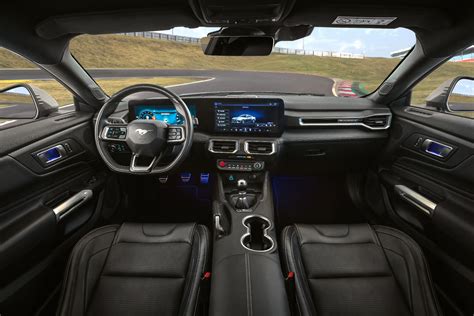 Ford Mustang GT manual esgota antes de chegar ao porto