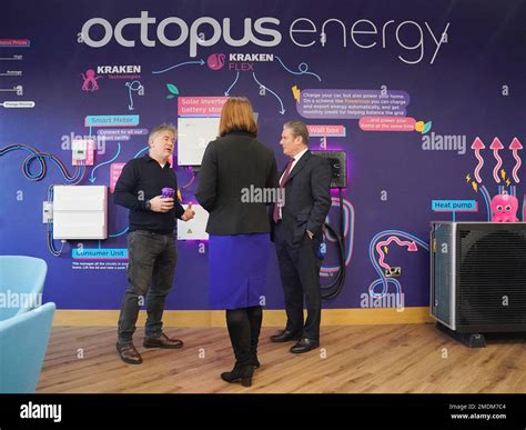 Labour party leader Sir Keir Starmer and Rachel Reeves, shadow chancellor of the Exchequer, join ...
