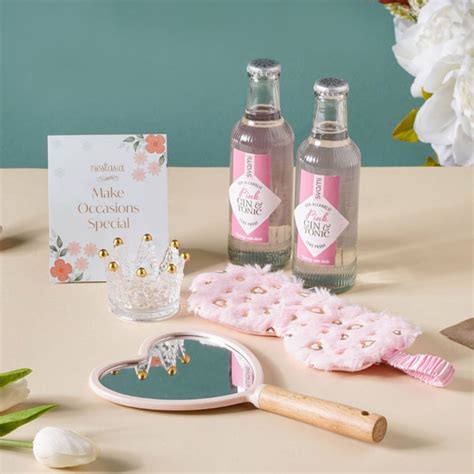 Glow Up Bridesmaid Gift Hamper Set Of 5 Online - Premium Gift Hamper ...