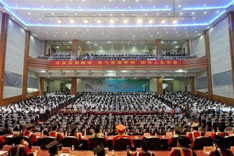 青岛滨海学院_青岛滨海学院隆重举行2017届毕业生毕业典礼