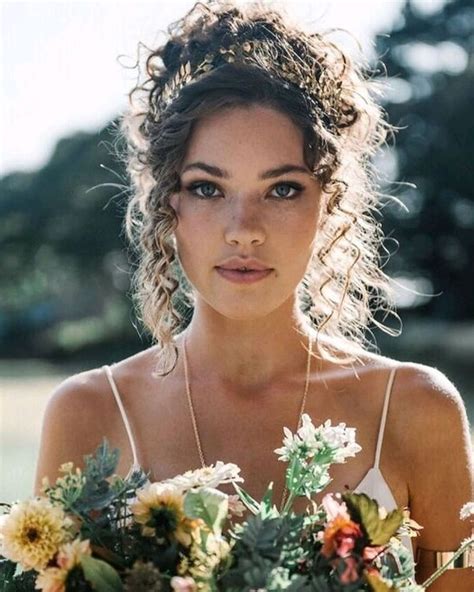 Natural Wedding Hairstyles Ideas For 2025 [Guide & FAQs] | Curly ...