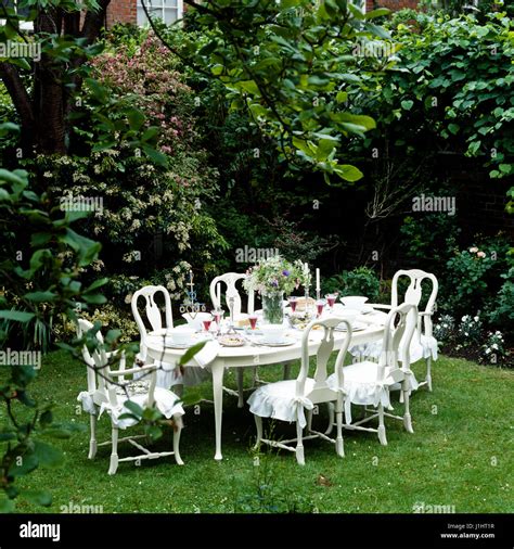 Al Fresco Dining 的图像结果