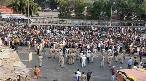 Lockdown Extension: Migrants crowd at Bandra, demand transport to ...