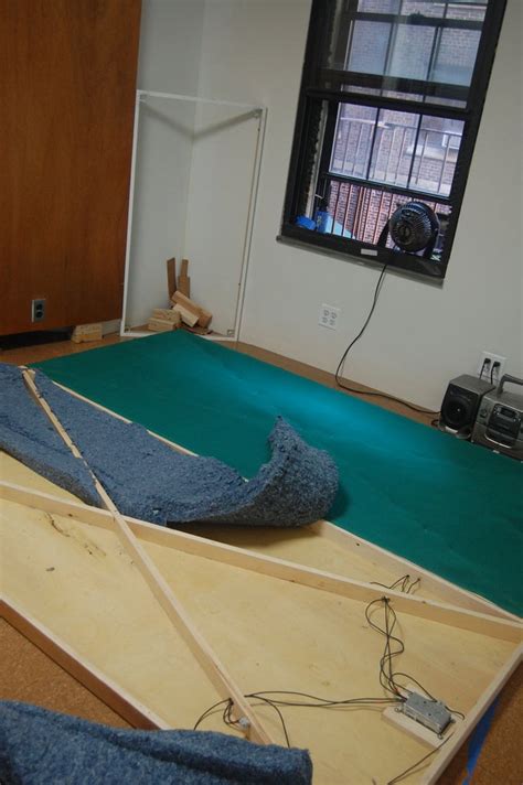 Sound Studio Window Building 的图像结果