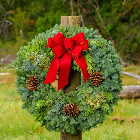 Lynch Creek Farm: Fresh Christmas Wreaths, Centerpieces and Gifts