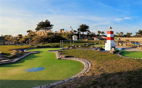 Sandbanks Mini Golf | 18 hole Beachside Mini Golf in Sandbanks.