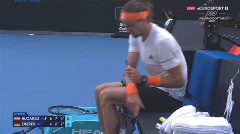 La curiosa imagen de Zverev controlándose la diabetes en pleno partido ...