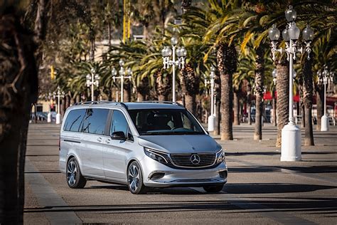 2020 Mercedes-Benz EQV Shows Up in Barcelona, Causes a Stir - autoevolution