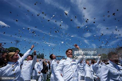 Navy Graduation Parade 的图像结果