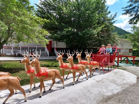 Santa'sLand Fun Park & Zoo | Hopsa