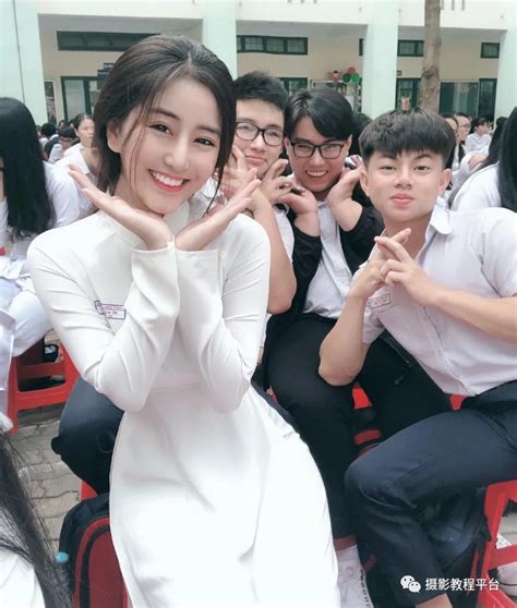 越南学生妹Vo Ngoc Tran，身材好到连传统的校服都藏不住！