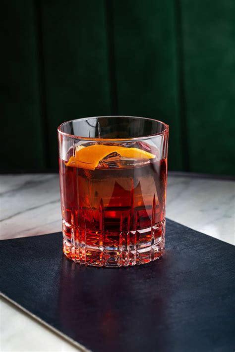 Negroni - Mastering the Classic Italian Cocktail - HowdyKitchen