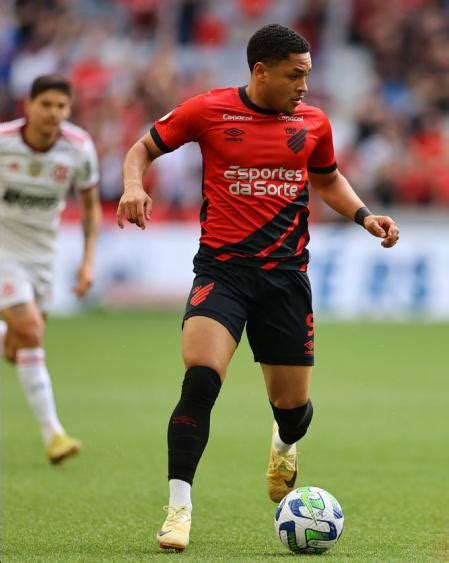 Vitor Roque sigue haciendo méritos