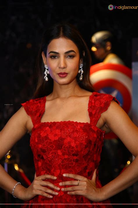 Sonal Chauhan Actress HD photos,images,pics and stills-indiglamour.com ...