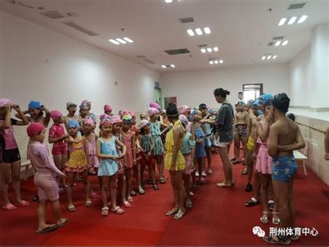 荆州体育中心2018年游泳培训中心暑期第二期小海豚达标测试圆满结束_考核