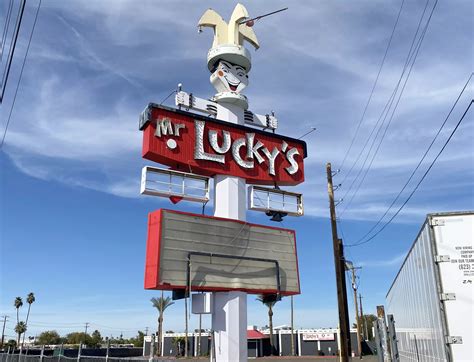 Mr. Lucky's: A look at Phoenix's legendary country bar over the years