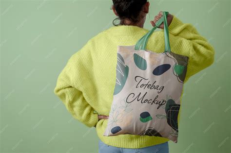 Premium PSD | Back view of person carrying tote bag mock-up