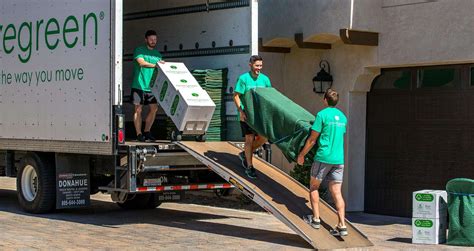 8 Tips for Hiring a Professional Moving Company - Movegreen 🚚
