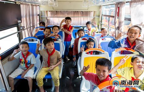 组图| 三亚最偏远山村通公交 山里孩子可坐公交上学-三亚新闻网-南海网