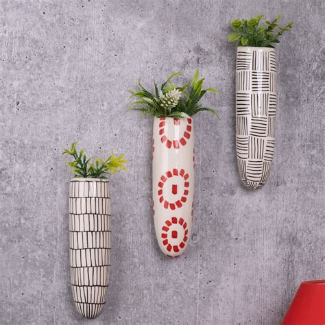 VarEesha Black White and Red Flowers Ceramic Wall Planters Set of Three