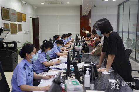 端午当天 南京出入境办证服务中心办理各类出入境证件600多本_我苏网