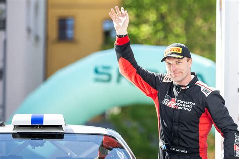 Jari-Matti Latvala aan de start van de Ardeca Ypres Historic Rally ...