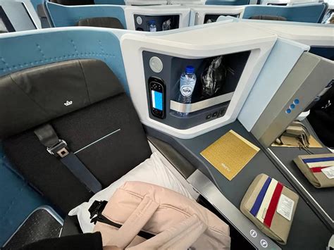 KLM Business Class Review: Amsterdam to Los Angeles - Life In Wanderlust
