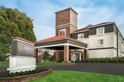 La Quinta Inn & Suites by Wyndham Latham Albany Airport | Latham, NY Hotels
