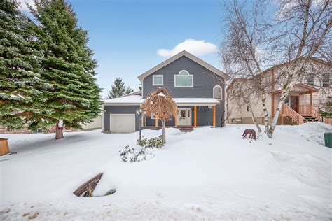 132 Pioneer Lane, The Blue Mountains, ON L9Y 0M7 | Wylieford.com