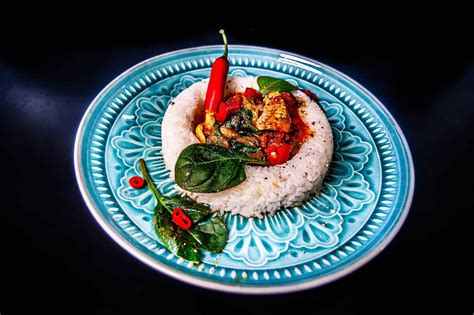 Hähnchen-Cashew-Curry » Rezept mit Blattspinat | GOURMETmagazin