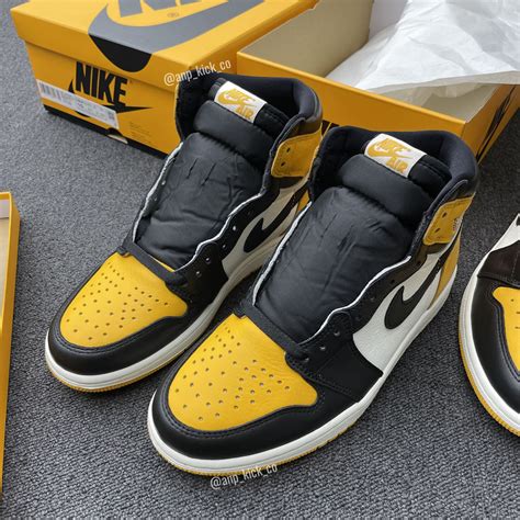 Air Jordan 1 Retro High OG "Yellow Toe" 555088-711