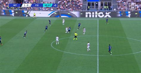 Arthur, pestone a Barella: ammonito il centrocampista Inter per proteste