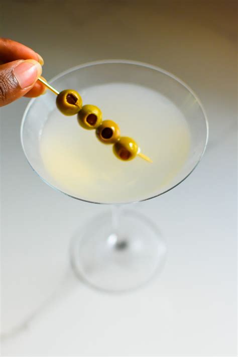 Perfect Dirty Gin Martini - Dash of Jazz