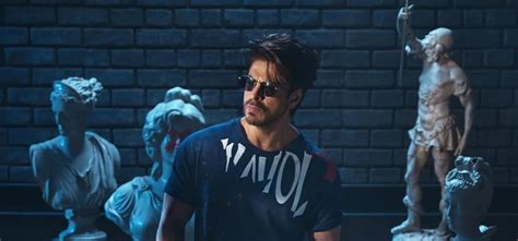 Chris Martin Gives a Shoutout to Shah Rukh Khan During Coldplay Concert ...