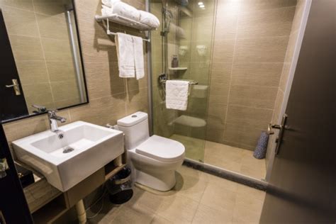 为什么酒店的厕所几乎使用的都是马桶，而不是蹲厕？ - 知乎