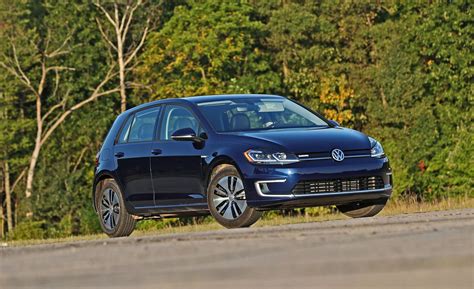 2019 Volkswagen e-Golf Reviews | Volkswagen e-Golf Price, Photos, and Specs | Car and Driver