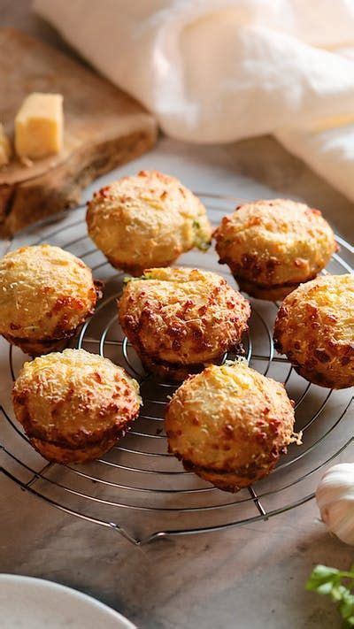 garlic bread muffins