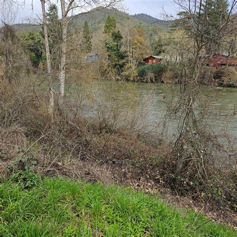 Valley of the Rogue State Park Campground | Rogue River, Oregon