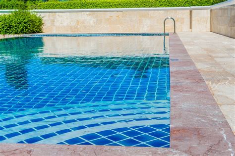 A Massive Review of Concrete Swimming Pools: Costs, Maintenance ...
