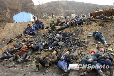 山西“3·28”煤矿透水事故：疲惫的救援人员_幻灯图片_凤凰网