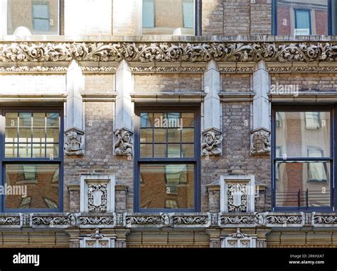 Upper East Side: Architectural details of Emery Roth-designed 1000 Park ...