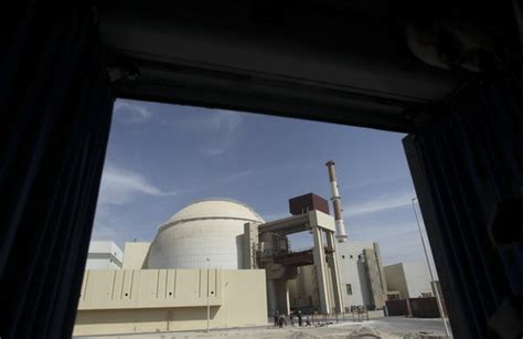 伊朗开始向布什尔核电站反应堆装载核燃料(图)_新闻中心_新浪网