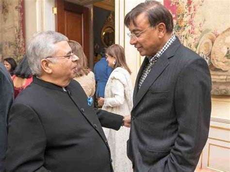 The Tycoons Exchange Words Of Wisdom - Naan Bombs & Dhoklas, Kashk-E ...